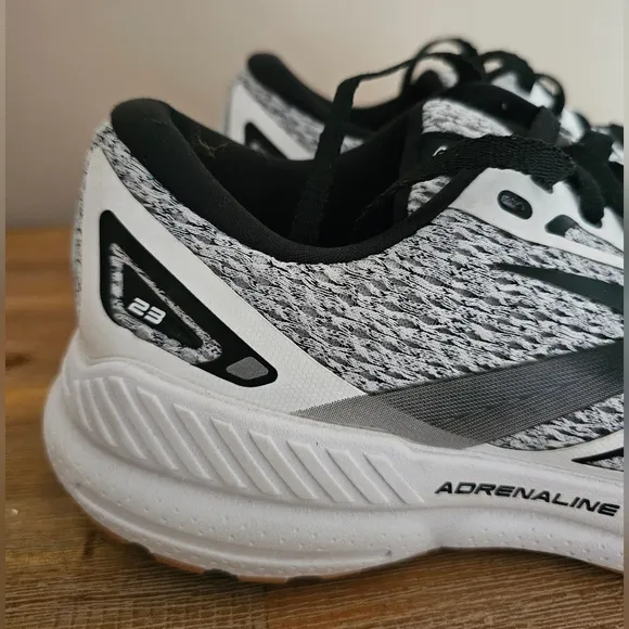 EUC BROOKS Adrenaline GTS 23 Mens Athletic Running Shoes, Sneakers