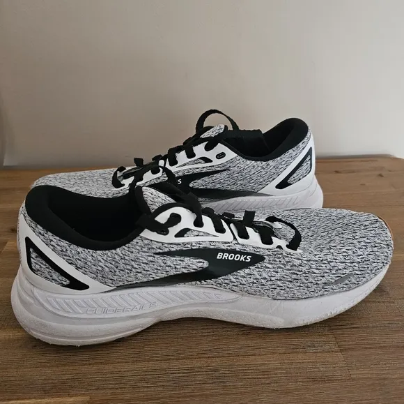 EUC BROOKS Adrenaline GTS 23 Mens Athletic Running Shoes, Sneakers