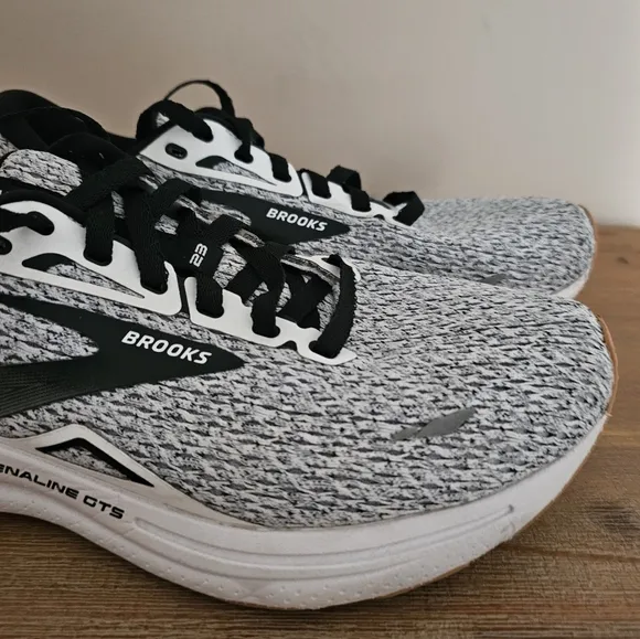 EUC BROOKS Adrenaline GTS 23 Mens Athletic Running Shoes, Sneakers