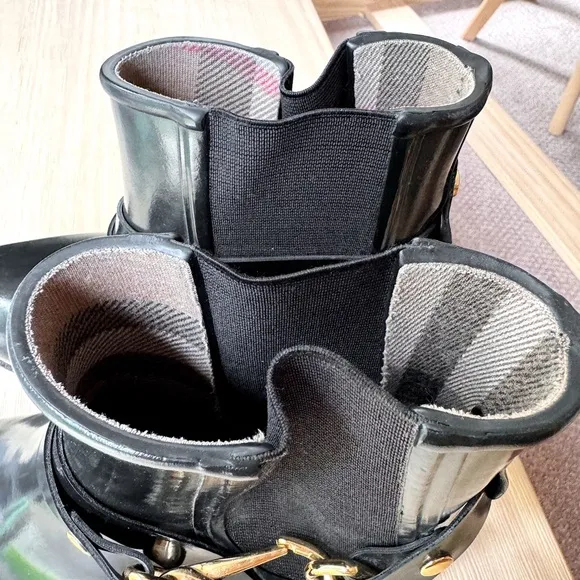 EUC Burberry Ackmar Ankle Rain Boots - 36 (6 US)