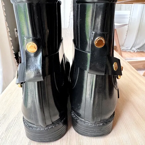 EUC Burberry Ackmar Ankle Rain Boots - 36 (6 US)