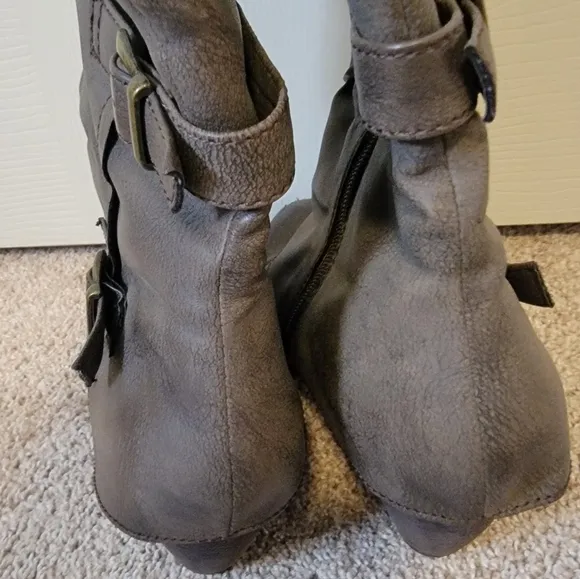 EUC Jellypop Margo Distressed Boots, Size 9 with 3&quot; heel