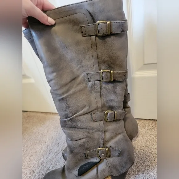 EUC Jellypop Margo Distressed Boots, Size 9 with 3&quot; heel