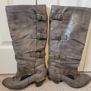 EUC Jellypop Margo Distressed Boots, Size 9 with 3&quot; heel
