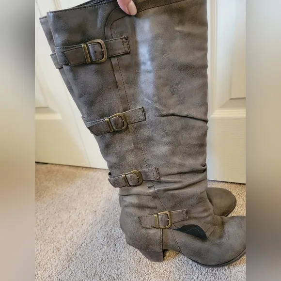 EUC Jellypop Margo Distressed Boots, Size 9 with 3&quot; heel