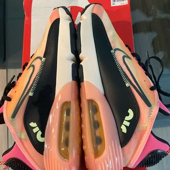 EUC Nike Air Max 2090 - Size 8