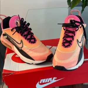 EUC Nike Air Max 2090 - Size 8