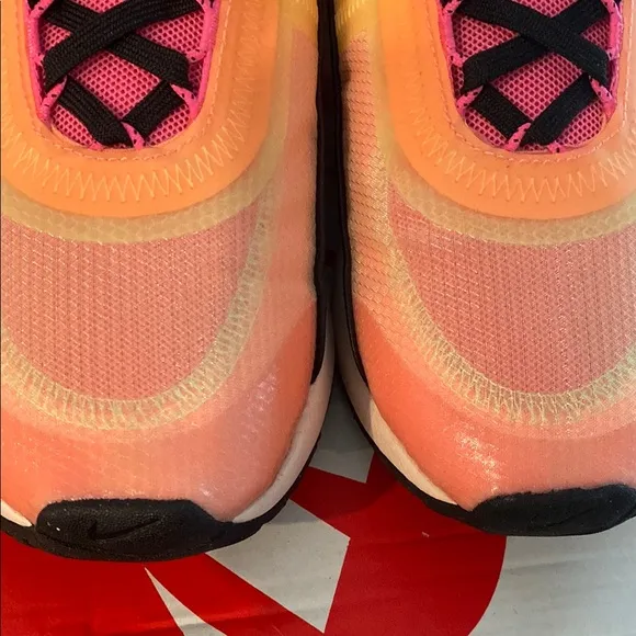 EUC Nike Air Max 2090 - Size 8