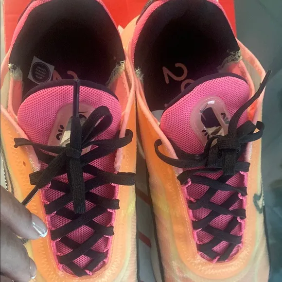 EUC Nike Air Max 2090 - Size 8