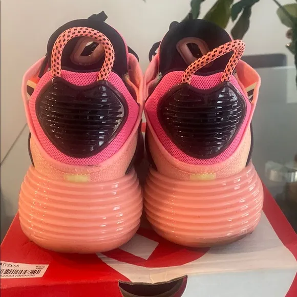 EUC Nike Air Max 2090 - Size 8