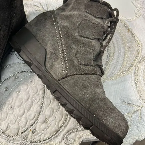 EUC Sorel Evie Booties