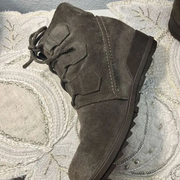 EUC Sorel Evie Booties