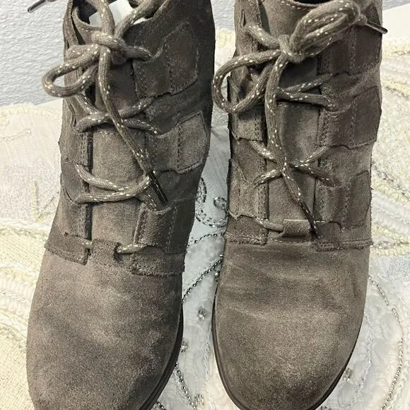 EUC Sorel Evie Booties