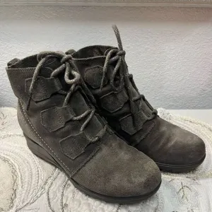 EUC Sorel Evie Booties