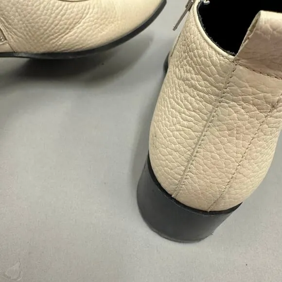 Everlane Boss Bootie in Bone/Ivory Pebbled Leather Pointed Toe Size 10