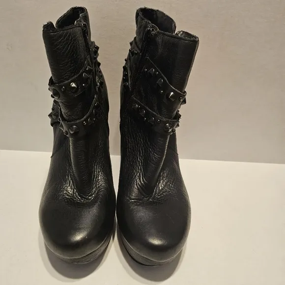 Fergie Black Heeled Boots with Decorative Straps