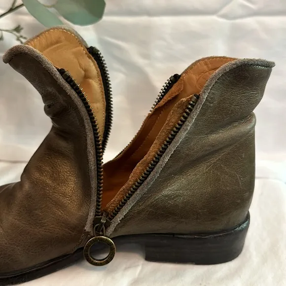 Fiorentini   Baker | mono | genuine leather | bronze | side zippers | 6.5 |boots