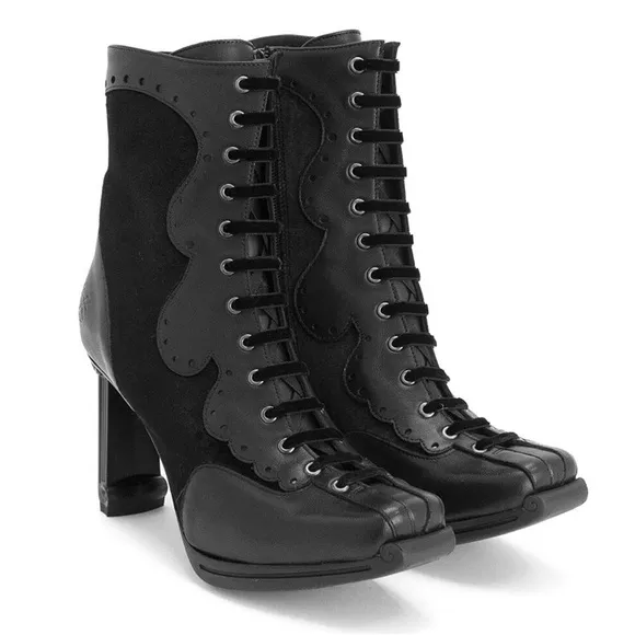 Fluevog LIKE NEW Queen of Prussia Frederika Black Lace-Up Boots - 9.5