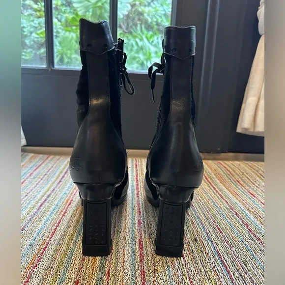 Fluevog LIKE NEW Queen of Prussia Frederika Black Lace-Up Boots - 9.5