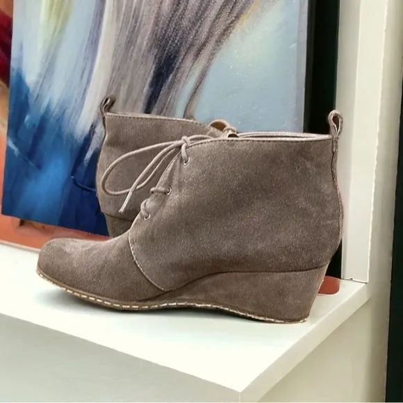 FRANCO SARTO Taupe Annabelle Lace Up Wedge Ankle Boots NEW/no box Size 7.5