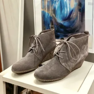 FRANCO SARTO Taupe Annabelle Lace Up Wedge Ankle Boots NEW/no box Size 7.5