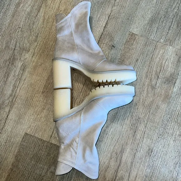 Free People jack zip ankle boots size 36.5/6 taupe