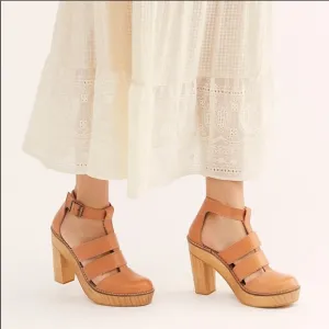 Free People Mix It Up Natural Platform Size 7