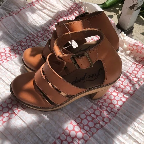 Free People Mix It Up Natural Platform Size 7