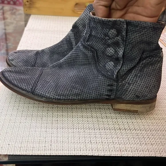 FREE PEOPLE Stylish Perforated Leather Ankle Boots