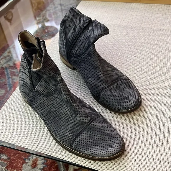 FREE PEOPLE Stylish Perforated Leather Ankle Boots