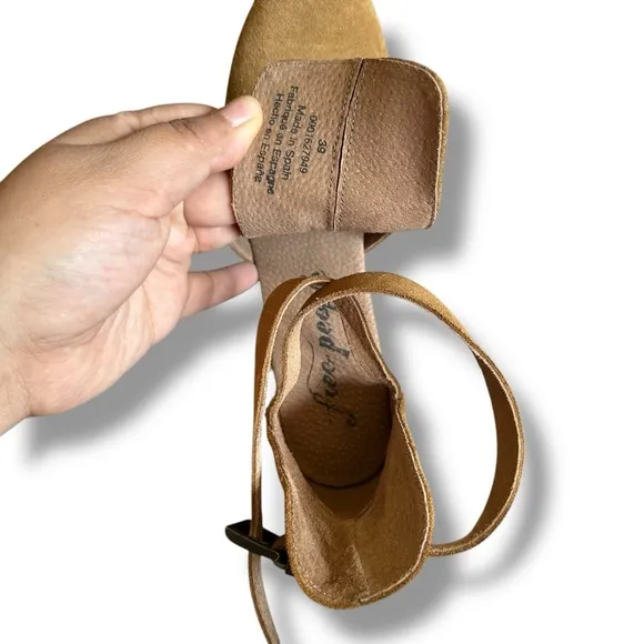 Free People Taupe Cedar Suede Buckle Platform Clogs Festival Boho Sz EU 39/9 US