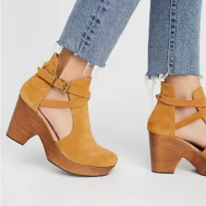 Free People Taupe Cedar Suede Buckle Platform Clogs Festival Boho Sz EU 39/9 US