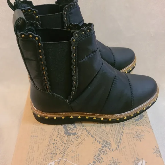 Free People Women's Atlas Puffer Chelsea Boot Sz 36 &amp; 40