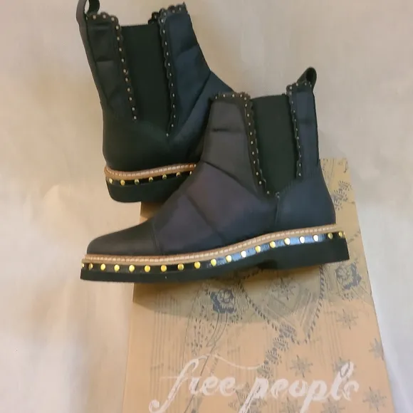 Free People Women's Atlas Puffer Chelsea Boot Sz 36 &amp; 40
