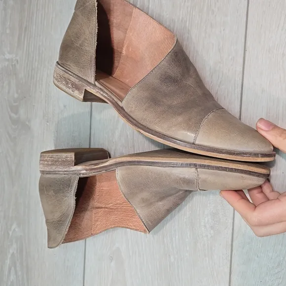 Free People Women's Side Cut Leather Pounted Shoes Boots Sz 38/7-7.5