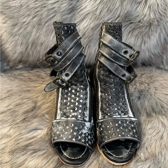Freebird Black Heeled Leather Shoes with Chunky Heel and Buckle Straps Size 10