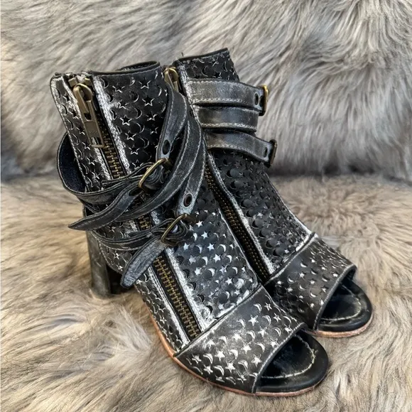 Freebird Black Heeled Leather Shoes with Chunky Heel and Buckle Straps Size 10