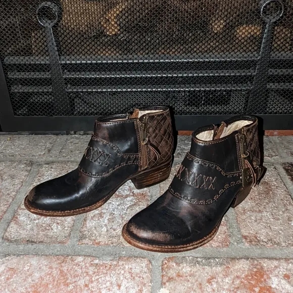 FreeBird GRAND Ankle Booties size 6