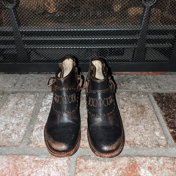 FreeBird GRAND Ankle Booties size 6