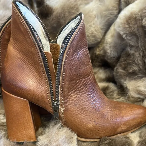 Freebird Jalessa Cognac Ankle Booties - Size 8 NWOB - RETIRED