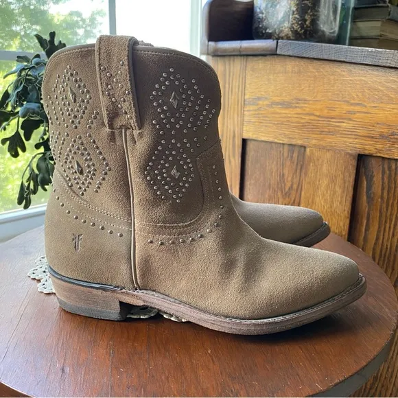 Frye “Billy” Western Tan Suede with Decorative Stitching &amp; Grommets NWOT