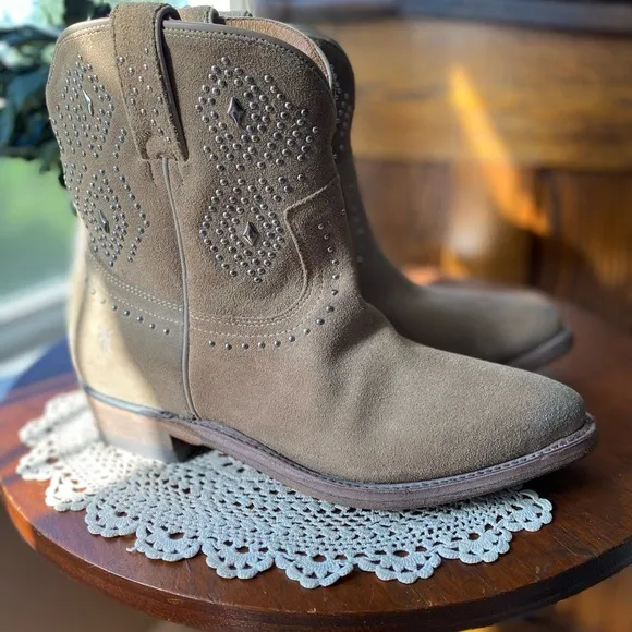 Frye “Billy” Western Tan Suede with Decorative Stitching &amp; Grommets NWOT