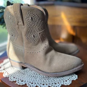 Frye “Billy” Western Tan Suede with Decorative Stitching &amp; Grommets NWOT