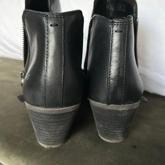 Frye black leather ankle boots size 8.5