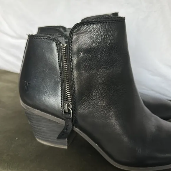 Frye black leather ankle boots size 8.5