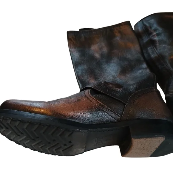 Frye Boots Italian Leather Antiqued Metallic Hardware Rounded Toe Rubber Soles