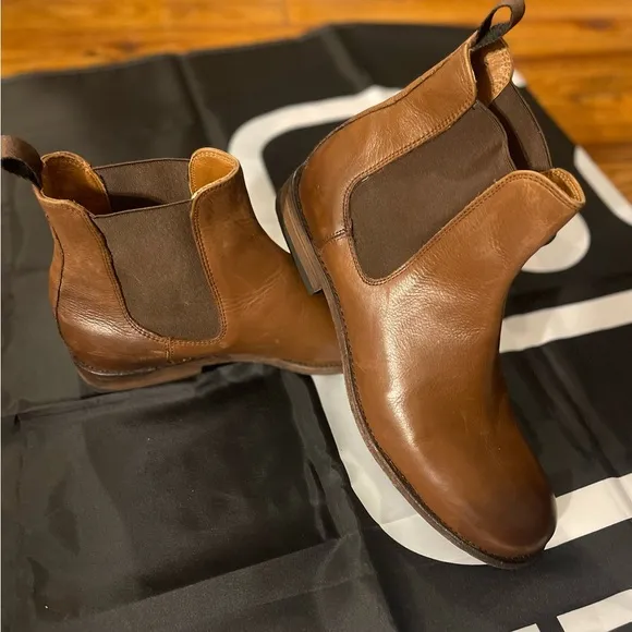 FRYE Brown Chelsea boots