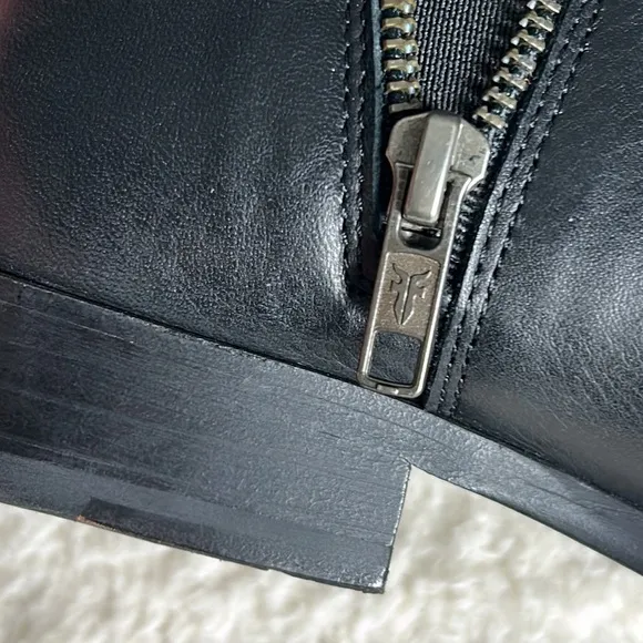 Frye Carly Black Leather Zipper Detail Chelsea Boots Size 9B