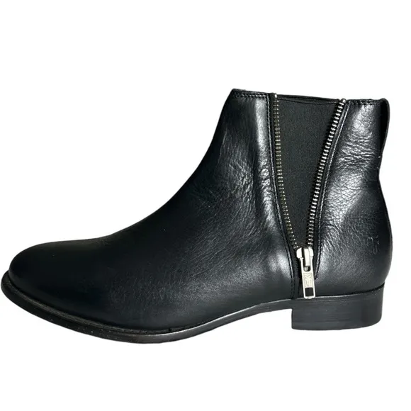 Frye Carly Black Leather Zipper Detail Chelsea Boots Size 9B