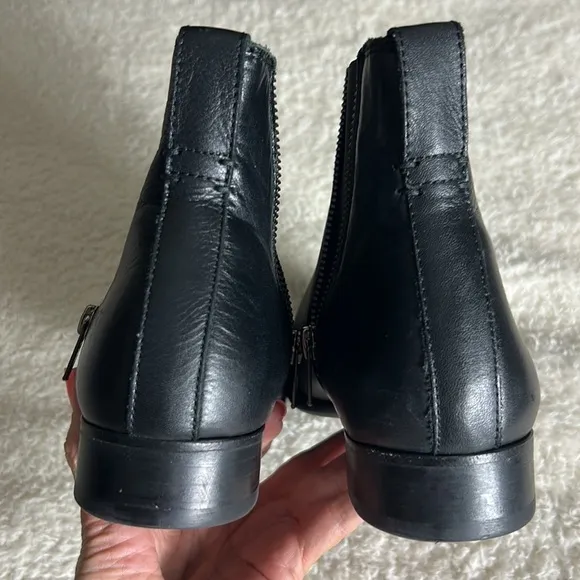 Frye Carly Black Leather Zipper Detail Chelsea Boots Size 9B